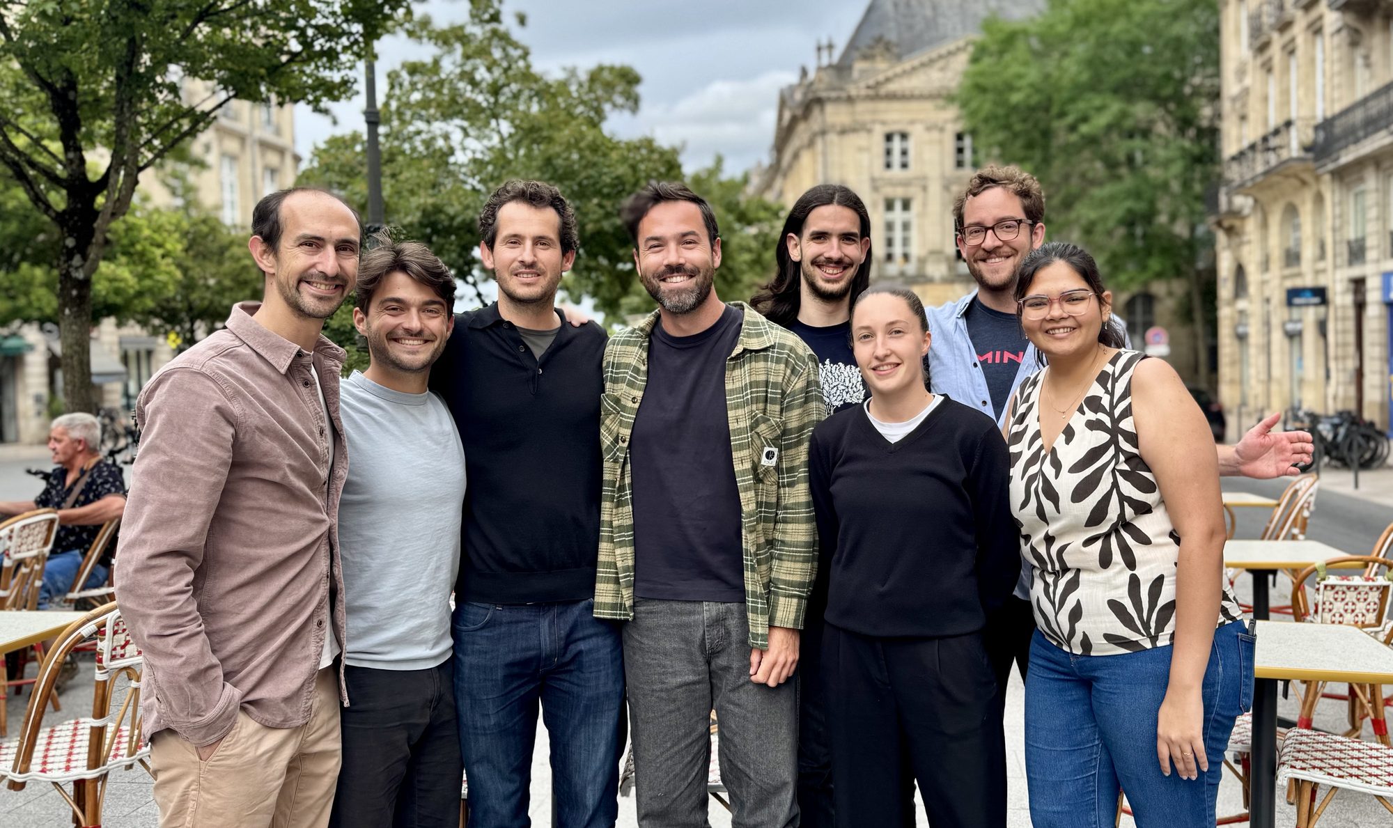 L'équipe Afoodi réunie en terrasse à Bordeaux, en 2025.
